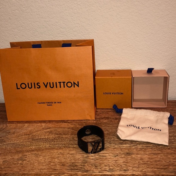 Louis Vuitton wristband - Picture 1 of 6